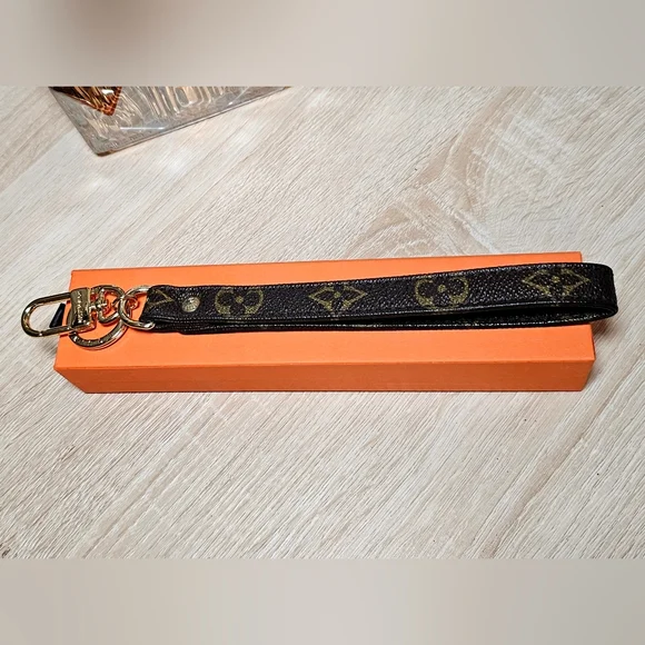 Authentic LOUIS VUITTON Monogram Canvas Wristlet Strap Keychain - Picture 2 of 10